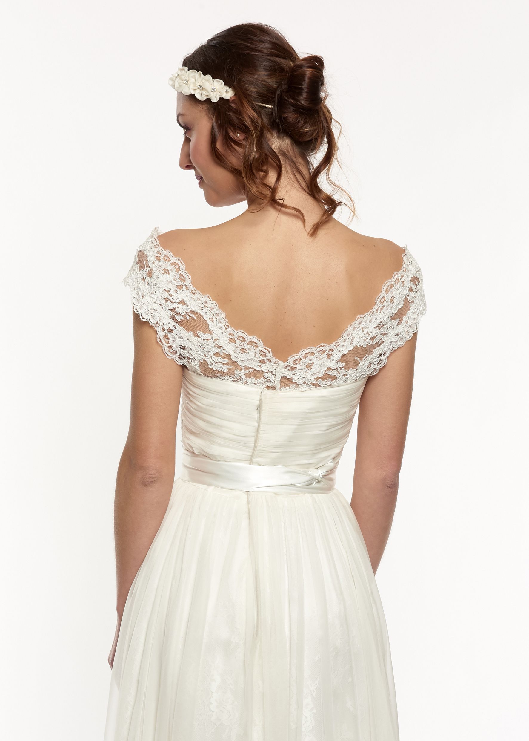 Bridal Jackets and boleros by Metal Flaque - Wedding dresses shop in Paris Bridal Jackets and boleros by Metal Flaque - Wedding dresses shop in Paris