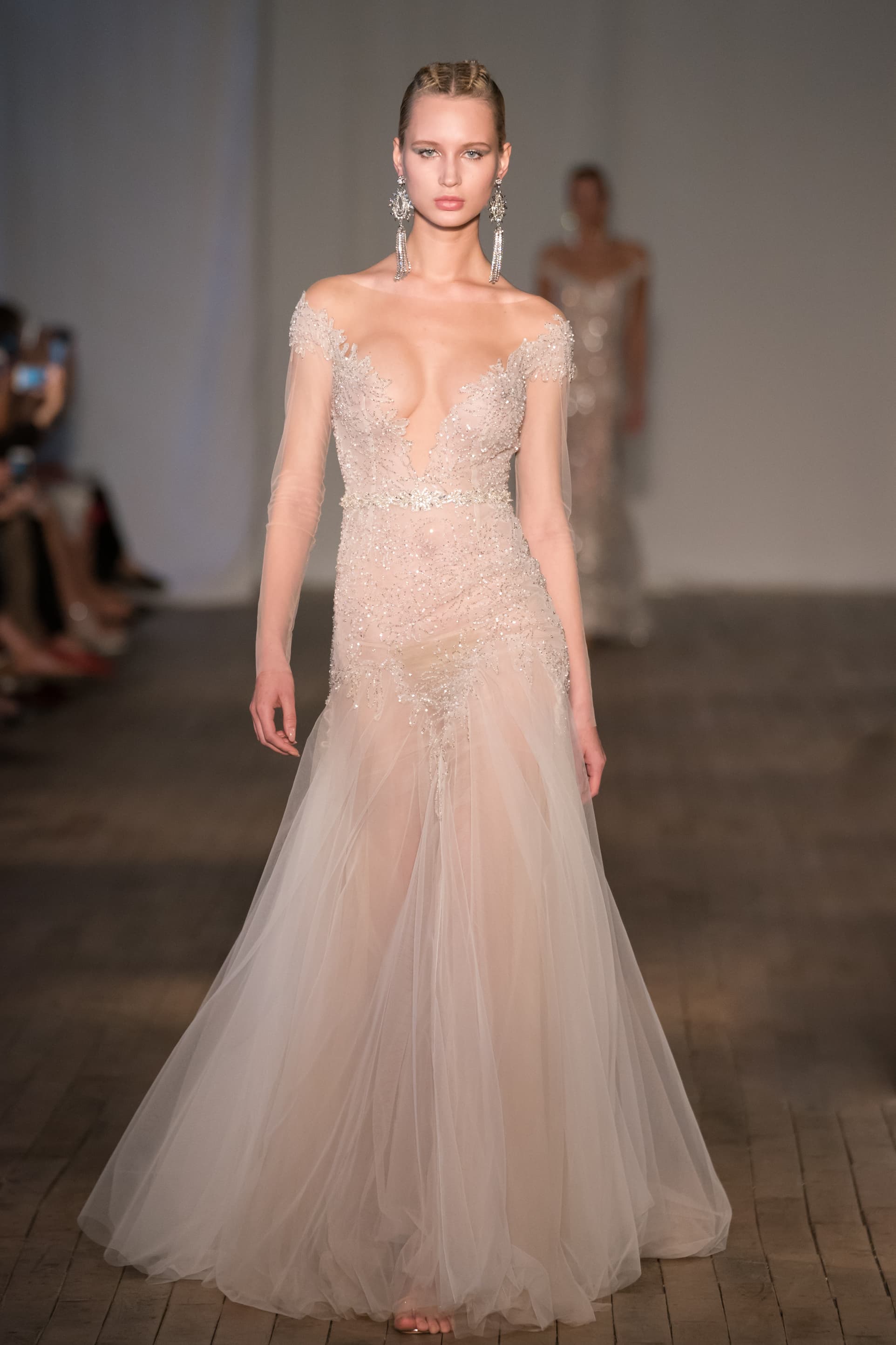 Déstockage De Robes De Mariée Paris Metal Flaque Prix Réduits