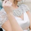 accessoire-mariee-cape-longue-epaule-brodee-cristaux