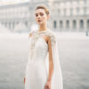 accessoire-mariee-cape-longue-epaule-brodee-cristaux-perles