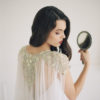 accessoire-mariee-cape-longue-epaule-brodee-cristaux-perles