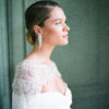 accessoire-mariee-cape-longue-epaule-brodee-cristaux-perles