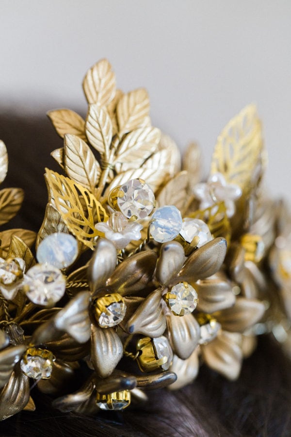 accessoire-cheveux-mariee-couronne-or-fleurs-cristaux