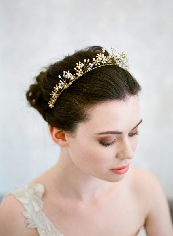 accessoire-cheveux-mariee-couronne-or-perles-fleurs