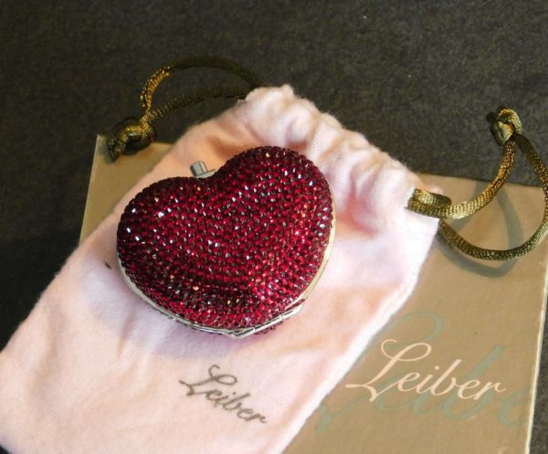 boite-a-pilules-judith-leiber-heart-pillbox