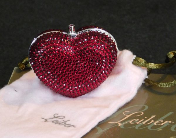 boite-a-pilules-judith-leiber-heart-pillbox