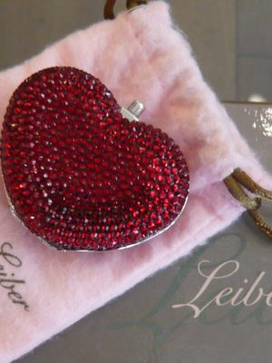 boite-a-pilules-judith-leiber-heart-pillbox