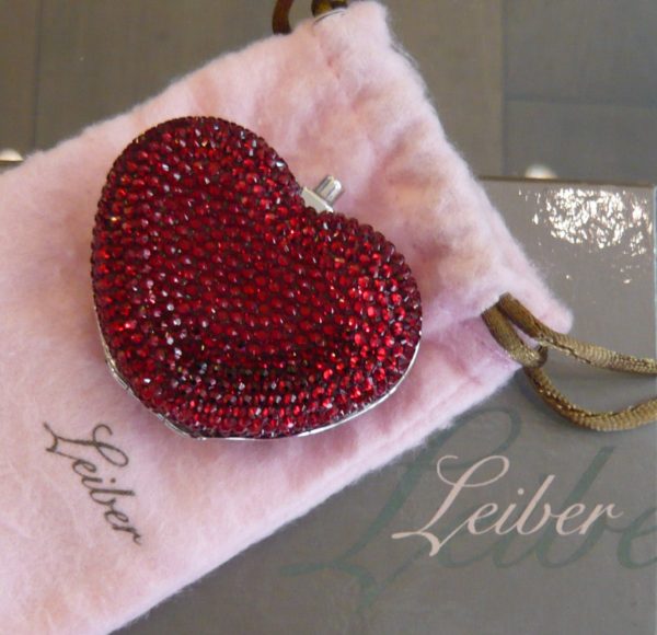 boite-a-pilules-judith-leiber-heart-pillbox