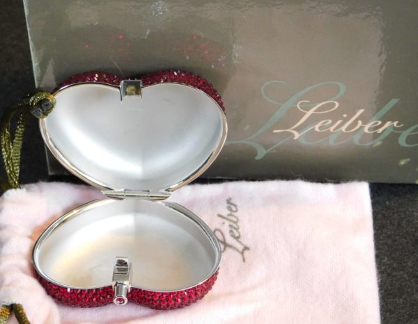 boite-a-pilules-judith-leiber-heart-pillbox